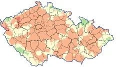 Mapa České republiky zobrazující hustotu obyvatel v jednotlivých regionech barevně rozlišenou.